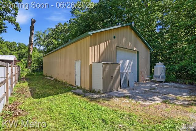 Builiding view thirty three for 22733 Sumpter, Belleville, MI. 48111