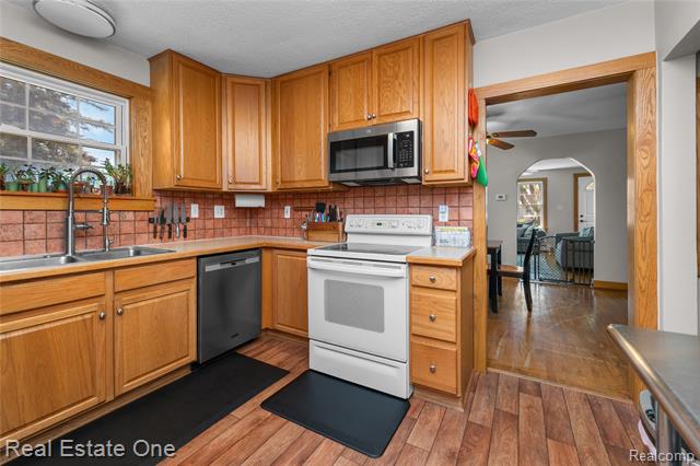 Builiding view eleven for 50000 Willis, Belleville, MI. 48111