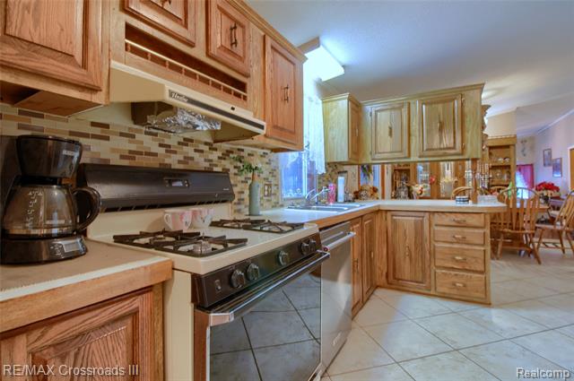 Builiding view eight for 48620 Wear, Belleville, MI. 48111