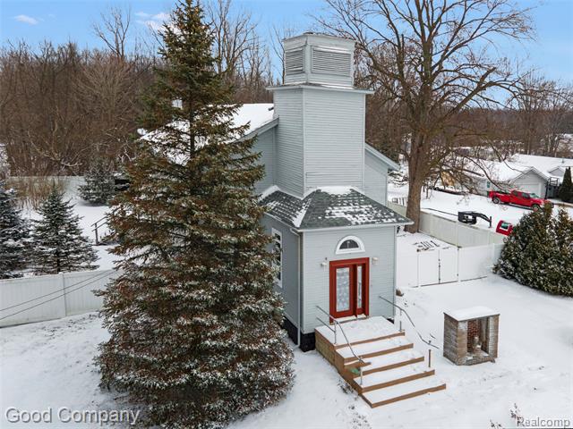 Builiding view forty four for 36950 Willow, New Boston, MI. 48164