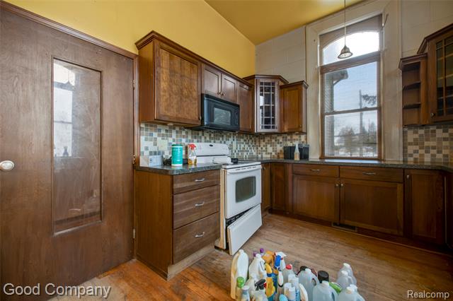 Builiding view fourteen for 36950 Willow, New Boston, MI. 48164