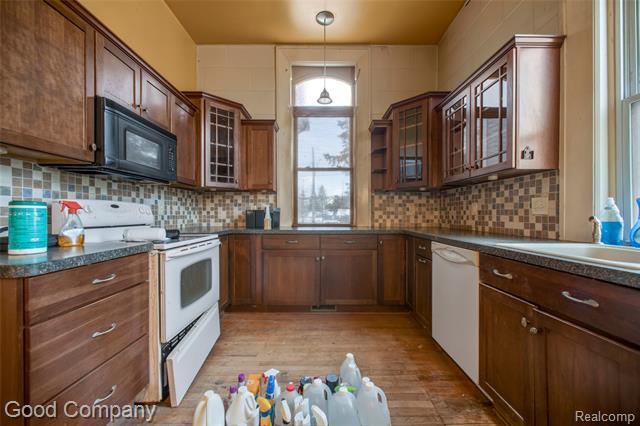 Builiding view twelve for 36950 Willow, New Boston, MI. 48164