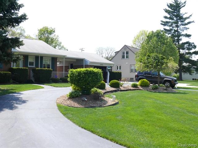 front view for 1046 E Huron River Dr, Belleville, Mi. 48111