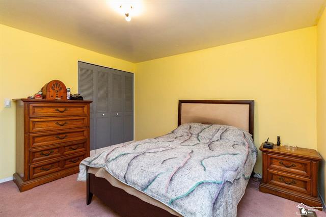 Builiding view eighteen for 30482 Dover, Flat Rock, MI. 48134