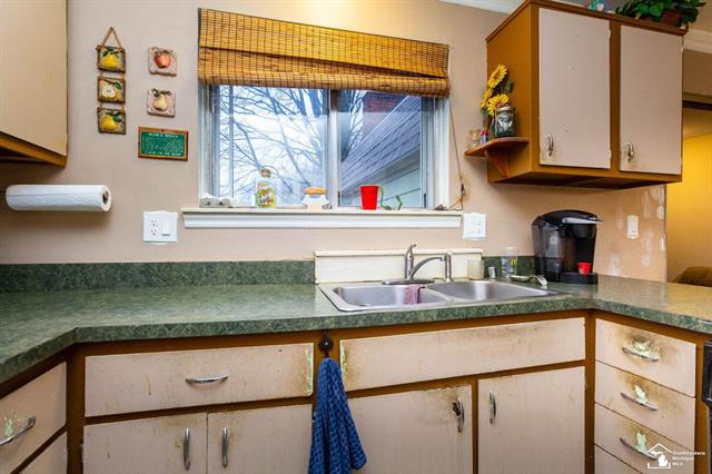 Builiding view fifteen for 30482 Dover, Flat Rock, MI. 48134