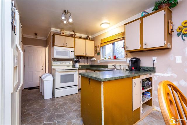 Builiding view fourteen for 30482 Dover, Flat Rock, MI. 48134