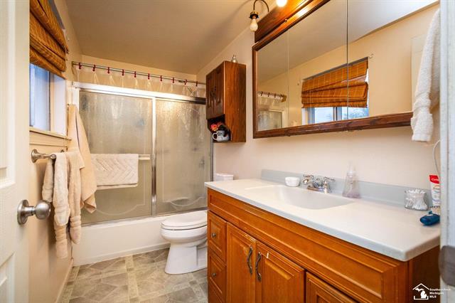 Builiding view nineteen for 30482 Dover, Flat Rock, MI. 48134