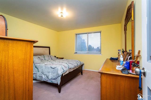 Builiding view seventeen for 30482 Dover, Flat Rock, MI. 48134