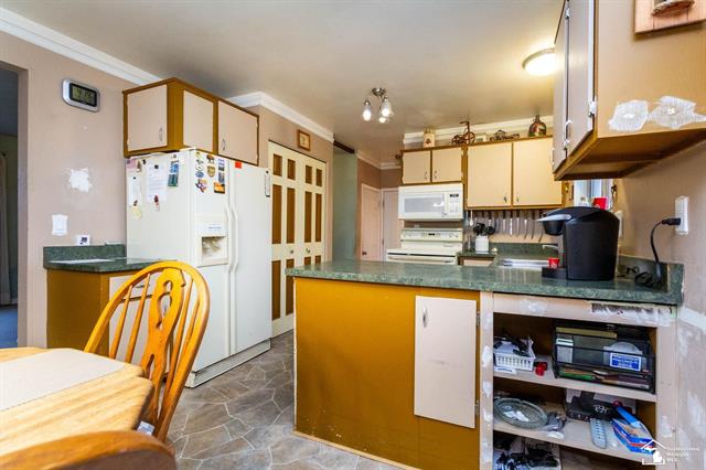 Builiding view thirteen for 30482 Dover, Flat Rock, MI. 48134