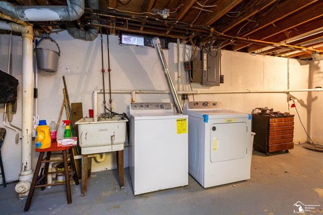 Builiding view thirty for 30482 Dover, Flat Rock, MI. 48134