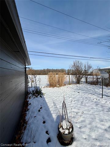 Builiding view thirty two for 23556 Candace, Rockwood, MI. 48173