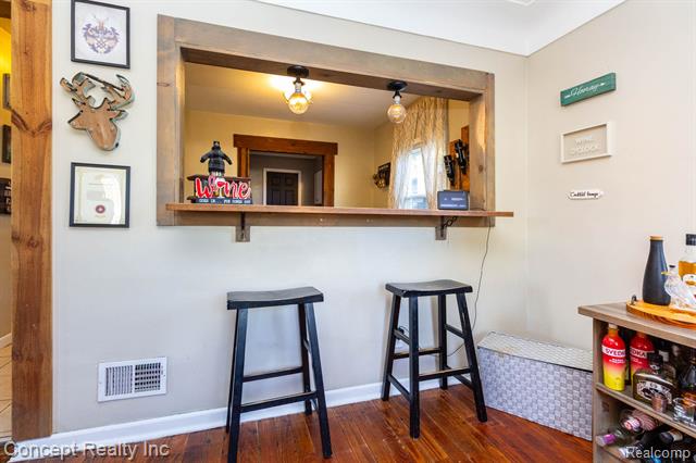 Builiding view ten for 26721 Huron River, Flat Rock, MI. 48134