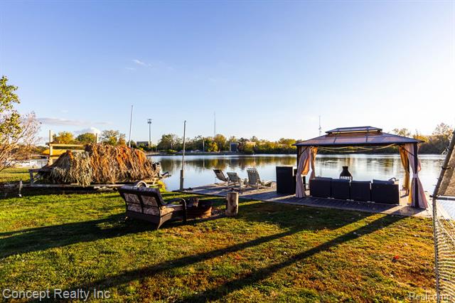 Builiding view thirty three for 26721 Huron River, Flat Rock, MI. 48134