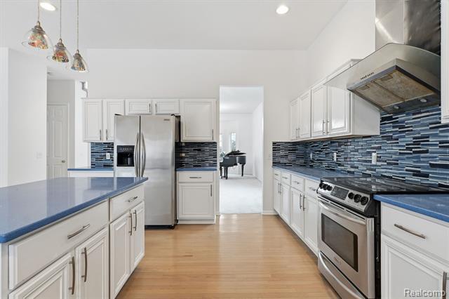 Builiding view nine for 19270 Theresa, Rockwood, MI. 48173