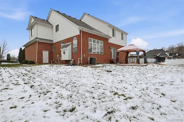 Builiding view thirty four for 19270 Theresa, Rockwood, MI. 48173