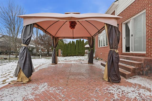 Builiding view thirty three for 19270 Theresa, Rockwood, MI. 48173