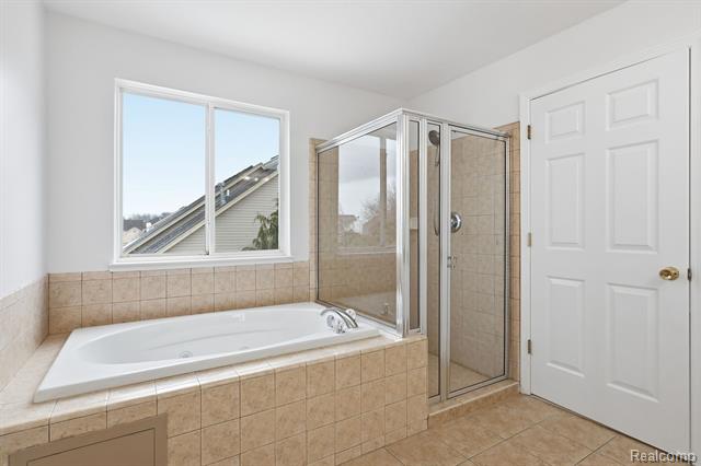 Builiding view twenty eight for 19270 Theresa, Rockwood, MI. 48173