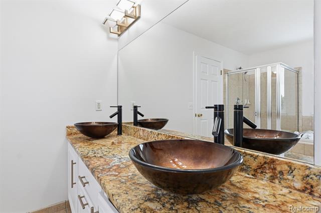 Builiding view twenty seven for 19270 Theresa, Rockwood, MI. 48173