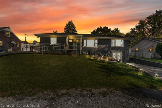 Builiding view thirty nine for 26980 James, Flat Rock, MI. 48134