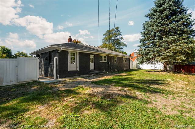 Builiding view thirty one for 26980 James, Flat Rock, MI. 48134