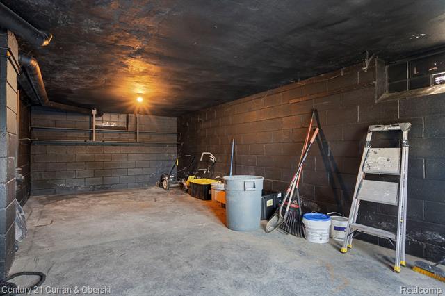 Builiding view twenty nine for 26980 James, Flat Rock, MI. 48134