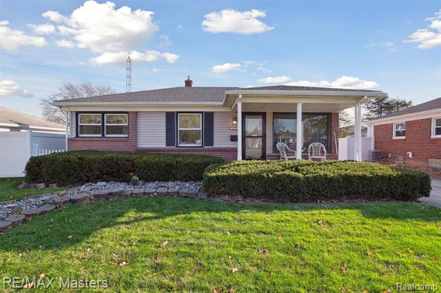 front view for 29321 Tamarack, Flat Rock, Mi. 48134