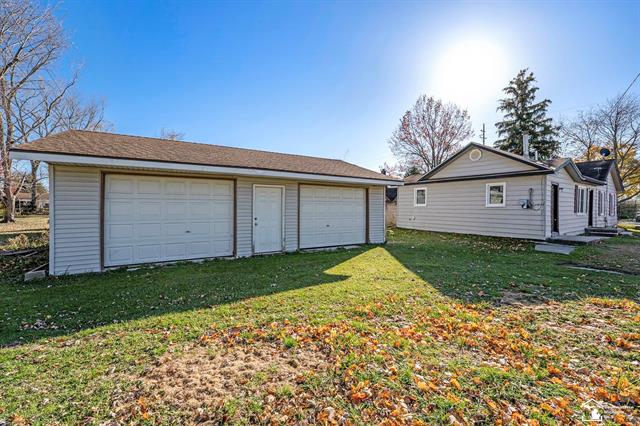 Builiding view fifteen for 20486 Gibraltar, Trenton, MI. 48183