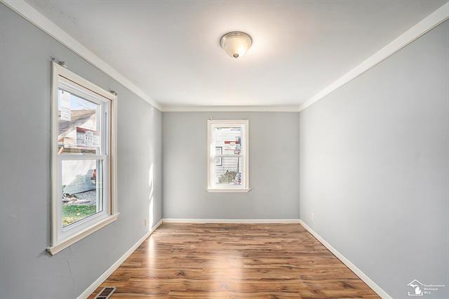 Builiding view nine for 20486 Gibraltar, Trenton, MI. 48183