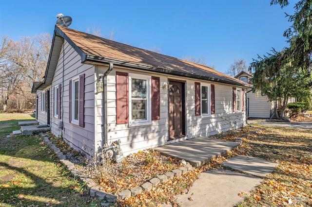 Builiding view one for 20486 Gibraltar, Trenton, MI. 48183