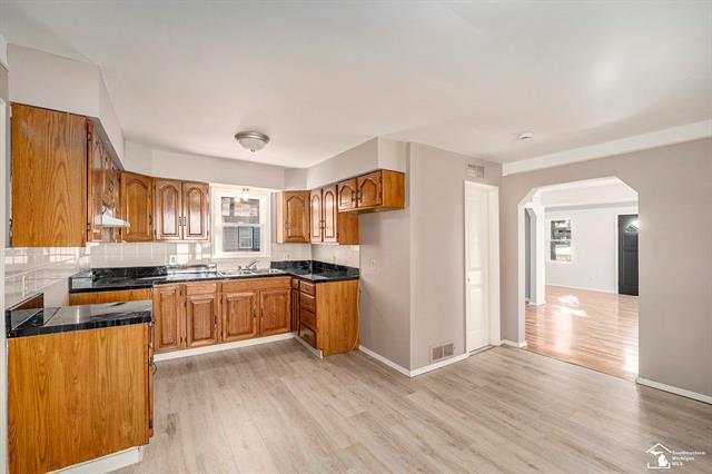 Builiding view seven for 20486 Gibraltar, Trenton, MI. 48183