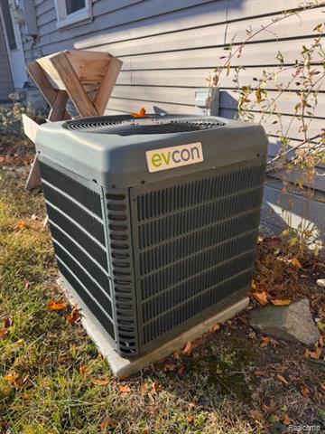 Builiding view forty two for 23704 Couzens, Hazel Park, MI. 48030