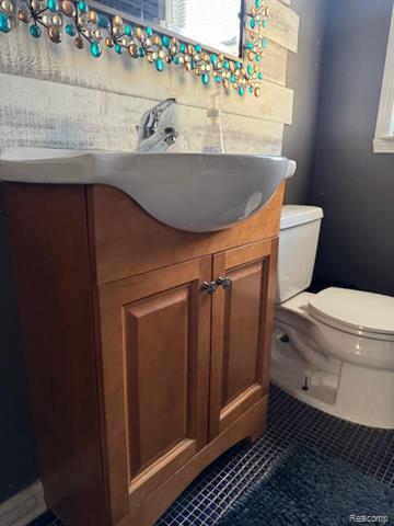 Builiding view thirty three for 23704 Couzens, Hazel Park, MI. 48030