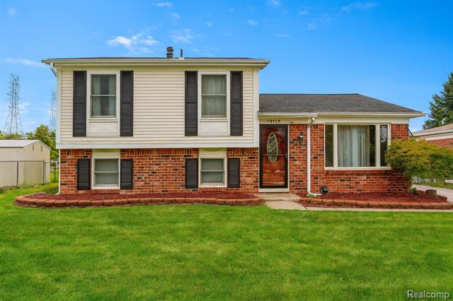 front view for 19117 Hyde Park, Trenton, Mi. 48183