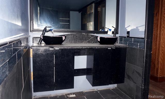 Builiding view four for 25865 Forestview, Southfield, MI. 48033