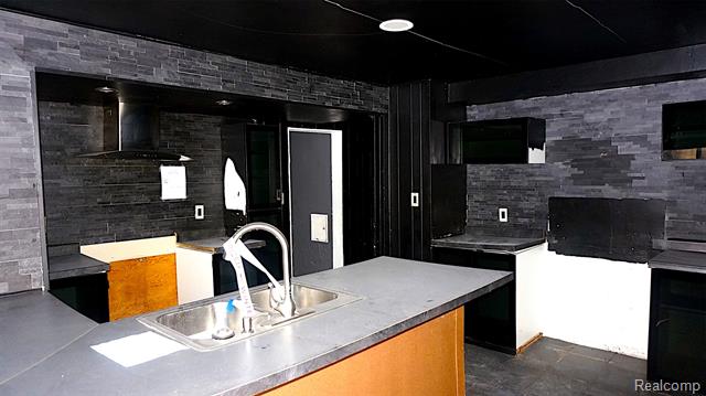 Builiding view one for 25865 Forestview, Southfield, MI. 48033