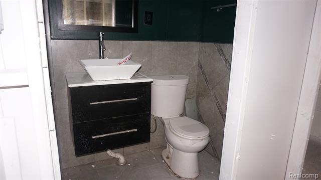 Builiding view seven for 25865 Forestview, Southfield, MI. 48033