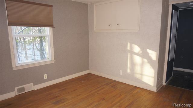 Builiding view two for 25865 Forestview, Southfield, MI. 48033