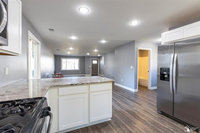 Builiding view fifteen for 30348 W Huron River, Flat Rock, MI. 48134