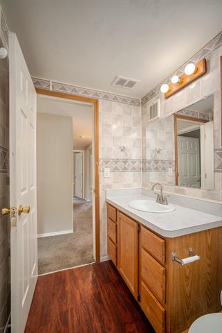 Builiding view fifteen for 23723 Reynolds, Hazel Park, MI. 48030