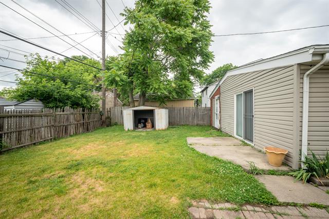 Builiding view seventeen for 23723 Reynolds, Hazel Park, MI. 48030