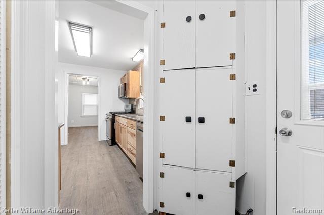 Builiding view eight for 30456 West, New Boston, MI. 48164