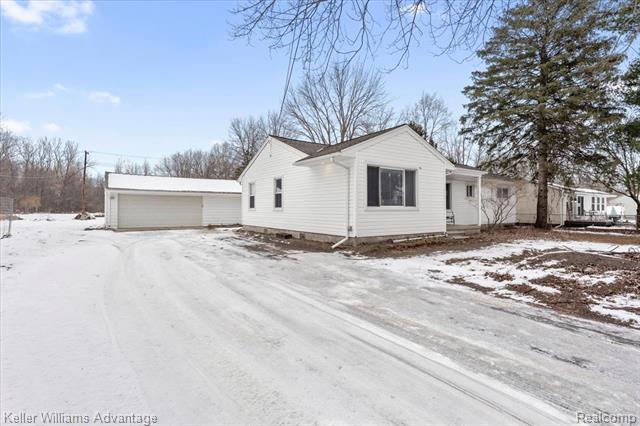 Builiding view one for 30456 West, New Boston, MI. 48164