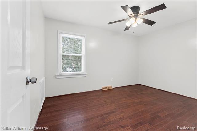 Builiding view twelve for 30456 West, New Boston, MI. 48164