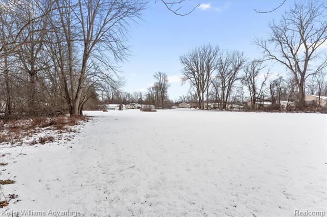 Builiding view twenty eight for 30456 West, New Boston, MI. 48164