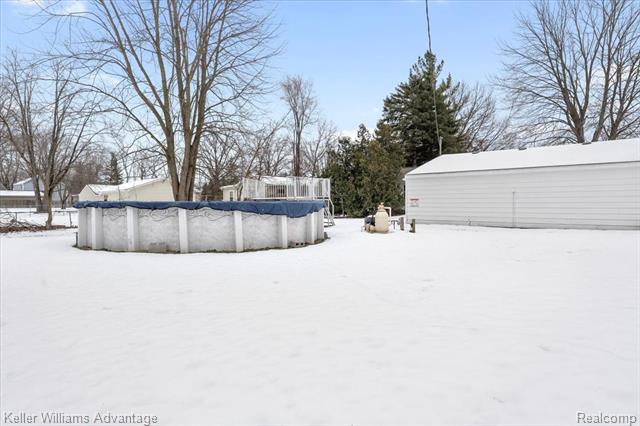 Builiding view twenty four for 30456 West, New Boston, MI. 48164