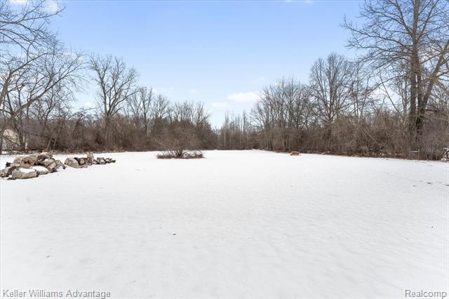 Builiding view twenty six for 30456 West, New Boston, MI. 48164