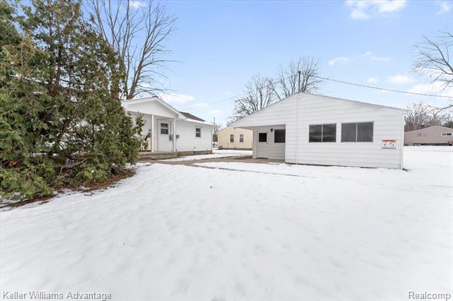 Builiding view twenty for 30456 West, New Boston, MI. 48164