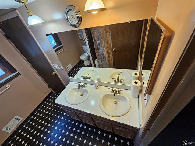 Builiding view twelve for 22534 Provincial, Trenton, MI. 48183