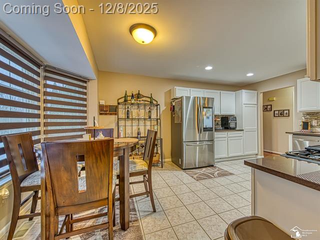 Builiding view thirty for 25247 Warren, Flat Rock, MI. 48134