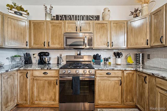 Builiding view sixteen for 30826 Lower Ridge, New Boston, MI. 48164